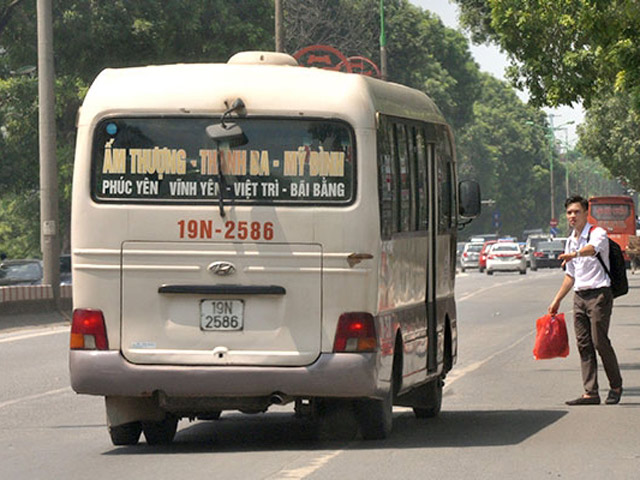 Tin tức trong ngày - Đề xuất phạt cả hành khách bắt xe dọc đường