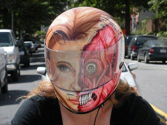 Cười 24h - 30 kiểu mũ bảo hiếm "bá đạo" nhất quả đất