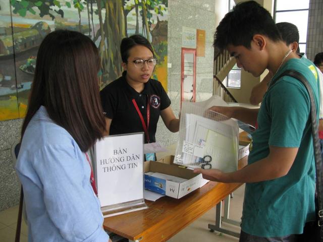 Giáo dục - du học - Thí sinh “chạy đua” rút hồ sơ xét tuyển ĐH, CĐ vì đâu?