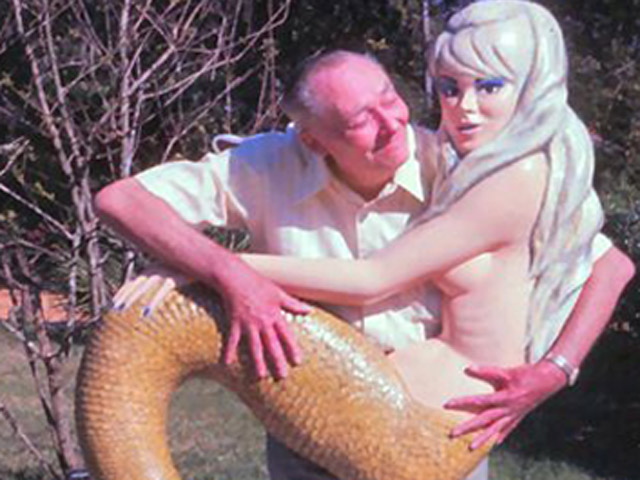 Tranh vui - Hài hước với những kiểu "tự sướng" với tượng