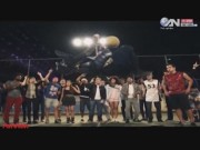 Phi thường - kỳ quặc - Clip: Chàng trai mặc giáp sắt chơi bóng trên nền nhạc hiphop