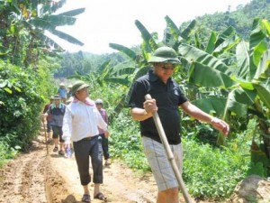 Pháp luật - Tướng Hồ Sỹ Tiến tới hiện trường vụ thảm sát ở Yên Bái