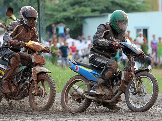 Môn thể thao khác - Sự cố "cười ra nước mắt" của tay đua U60 ở TP HCM