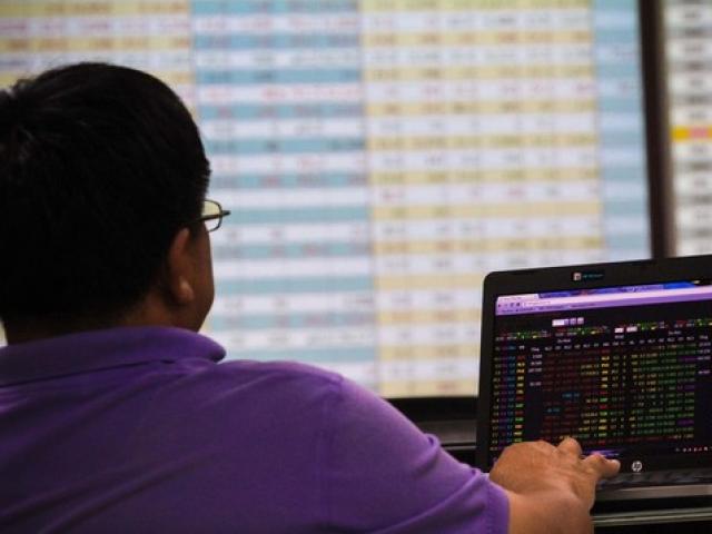 Tài chính - Bất động sản - Nhà đầu tư bán tháo cổ phiếu ngân hàng