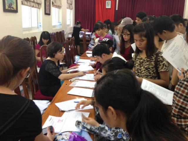 Tuyển sinh 2018 - Xét tuyển ĐH: Thí sinh “vắt chân lên cổ” rút – nộp hồ sơ