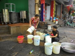 Tin tức trong ngày - HN: Nhà hàng, quán ăn… lao đao do mất nước kéo dài