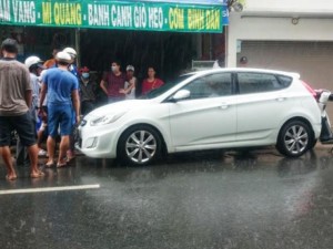 Tin tức trong ngày - Rượt 5km, buộc tài xế ô tô xuống xe xin lỗi vì va chạm