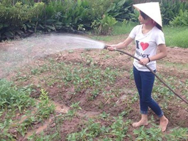 Bạn trẻ - Cuộc sống - Nữ sinh chạy chợ kiếm tiền ăn học