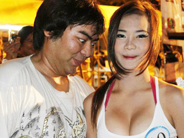 Cười 24h - Những hình ảnh "khó đỡ" chỉ có ở Châu Á