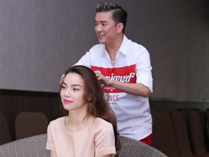 Sao ngoại-sao nội - Mr. Đàm tự tay làm tóc cho Hà Hồ