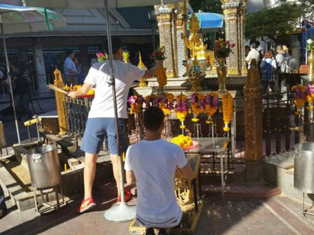 Đền Thái Lan mở cửa trở lại sau vụ đánh bom đẫm máu