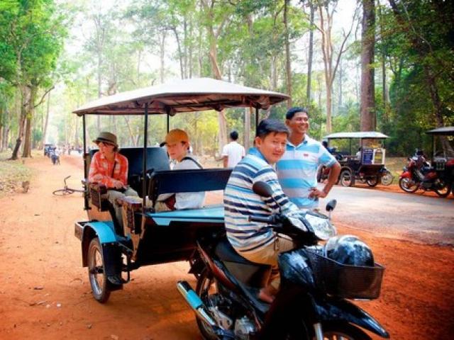 Tin tức trong ngày - Campuchia: Bom “rơi” trên đường tới Đền Angkor