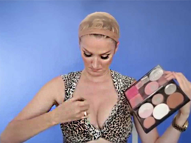 Làm đẹp - Lần đầu tự bơm đầy vòng 1 không cần "dao kéo"