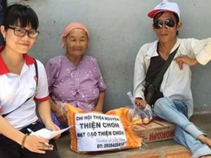 Bạn trẻ - Cuộc sống - Chàng trai khuyết tật mê làm từ thiện