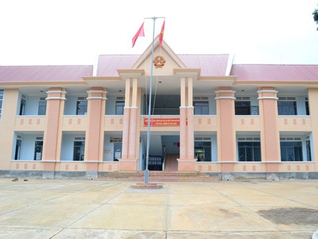 Tin tức trong ngày - Giờ hành chính, UBND xã không một bóng người