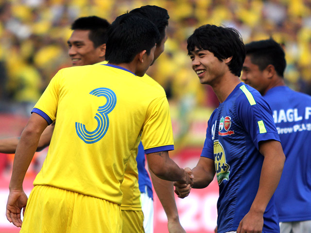 Bóng đá - SLNA hốt hoảng vì trung vệ Mạnh Hùng “gây sốc”?