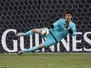 Bóng đá - Chelsea thoát thua phạt đền nhờ cái chân Courtois