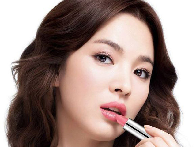 Làm đẹp - Bỏ túi 5 mẹo hay giúp đôi môi xinh như nụ hoa hồng