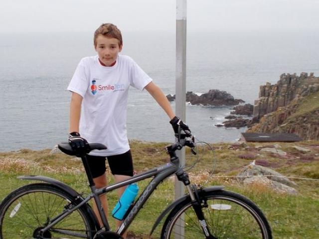 Phi thường - kỳ quặc - Người nhỏ tuổi nhất chinh phục chiều dài nước Anh