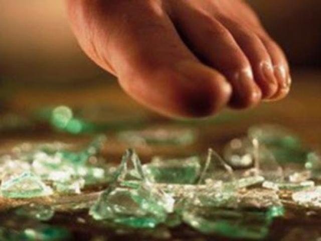 Giáo dục - du học - HS đi chân trần vượt ải thủy tinh từng gây "bão" tại Ấn Độ