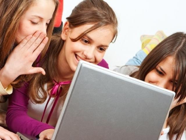 Bạn trẻ - Cuộc sống - Nên làm gì để con sử dụng mạng xã hội an toàn?