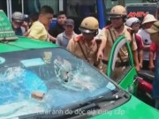 Video An ninh - Clip: CSGT truy đuổi taxi gây tai nạn như phim hành động