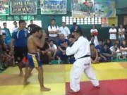 Thể thao - Trận đấu &quot;nảy lửa&quot; giữa Muay Thái và Karate