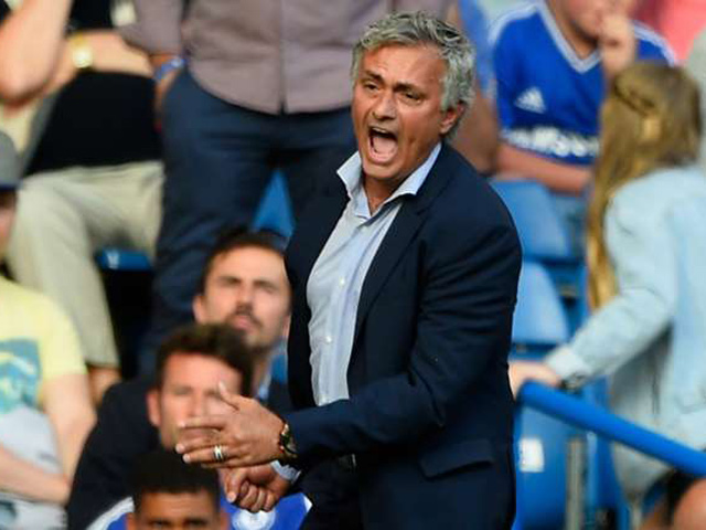 Bóng đá - Khởi đầu tệ, Mourinho bóng gió bị trọng tài "xử ép"
