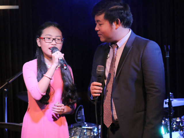 Ca nhạc - MTV - Quang Lê vui vẻ bên Phương Mỹ Chi sau scandal "giả tạo"