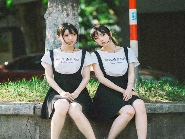 Bạn trẻ - Cuộc sống - Cặp song sinh bất ngờ đỗ đại học với số điểm bằng nhau