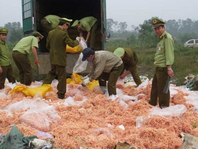 Thị trường - Tiêu dùng - Bí mật về "gia vị vua" biến bã sắn dây thành "ruốc thịt?!