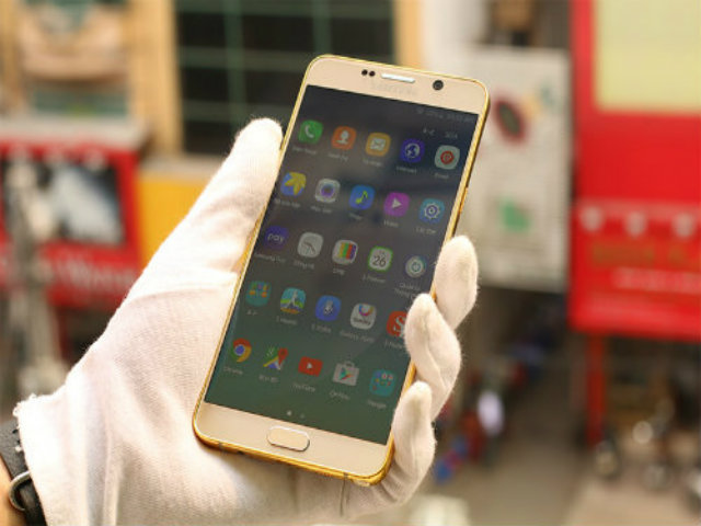 Hút mắt với mẫu Galaxy Note 5 mạ vàng giá 32,6 triệu đồng