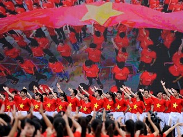 Bạn trẻ - Cuộc sống - Giới trẻ dâng trào tình yêu Tổ quốc
