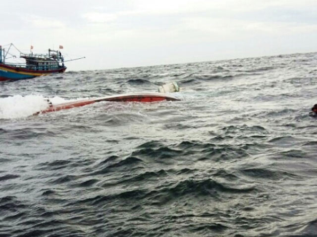 Tin tức Việt Nam - 7 ngư dân mất tích ở Bình Thuận: Tìm thấy 2 thi thể