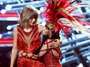 Ca nhạc - MTV - Taylor Swift hóa giải hiềm khích trên sân khấu VMA 2015