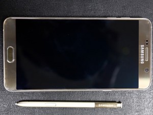 Dế sắp ra lò - Trên tay siêu phẩm Galaxy Note 5 giá 18 triệu đồng