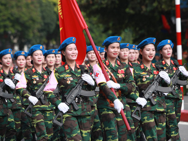 Ngắm nữ quân nhân xinh đẹp diễu binh ngày Quốc khánh