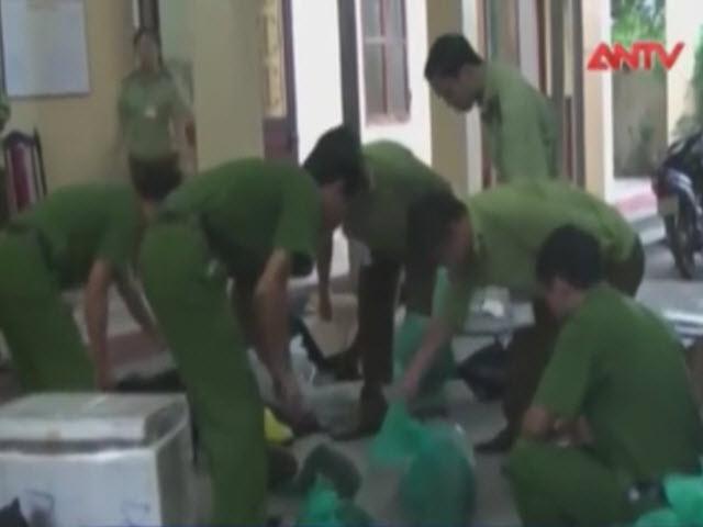 Thị trường - Tiêu dùng - Bắt ôtô chở gần 1 tấn nội tạng thối, động vật quý hiếm