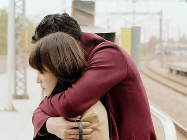 Bạn trẻ - Cuộc sống - "Nóng mặt" nhìn ảnh chồng ôm ấp người yêu cũ trên Facebook