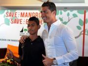 Bóng đá - Ronaldo tái ngộ &quot;tiểu anh hùng&quot; vượt sóng thần ở Indonesia