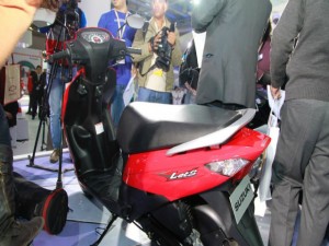 Ô tô - Xe máy - Xe ga Suzuki Let siêu tiết kiệm xăng 63 km/1 lít thêm áo mới