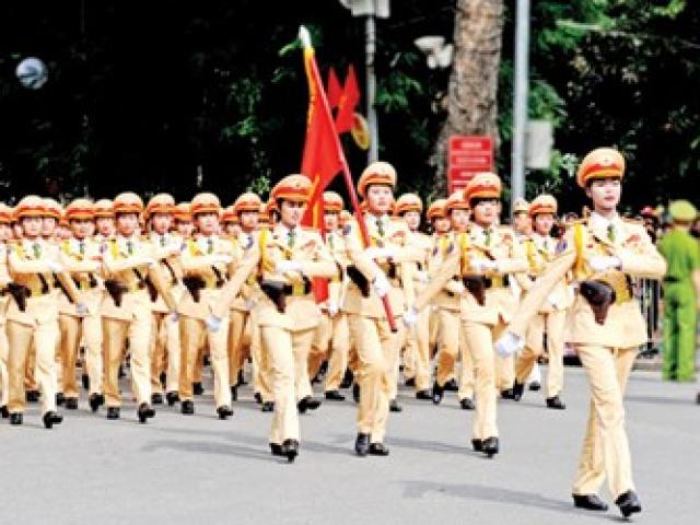 Bạn trẻ - Cuộc sống - Chuyện khổ luyện của những bóng hồng diễu binh