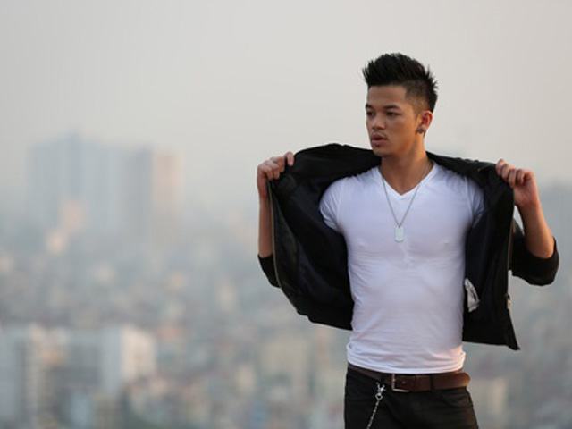 Ca nhạc - MTV - Trọng Hiếu khoe cơ bắp rắn rỏi trong MV đầu tay