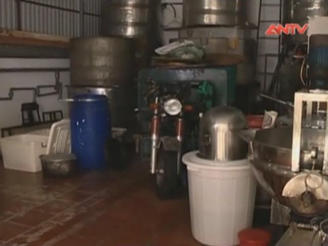 Thị trường - Tiêu dùng - Cận cảnh lò sản xuất bánh Trung thu siêu bẩn ở Hà Nội