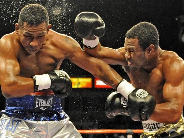 Thể thao - Ra oai giơ mặt cho đối thủ đấm, nhận cái kết đắng