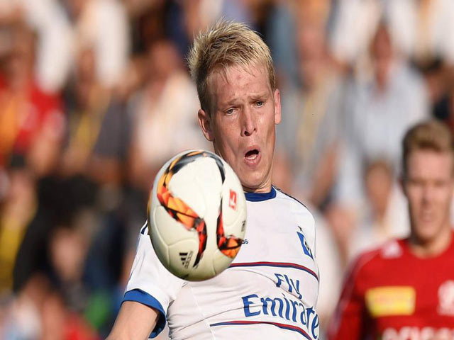 Bóng đá - Cãi nhau, cầu thủ bị vợ cắn suýt đứt lưỡi trên phố