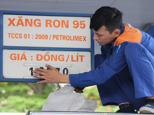 Thị trường - Tiêu dùng - "Giá xăng không thấp do lo ngại… buôn lậu"