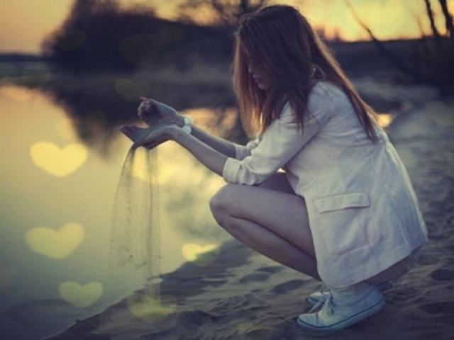 Bạn trẻ - Cuộc sống - Thơ tình: Em là gì trong trái tim anh?