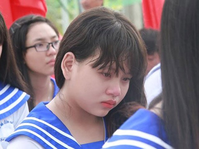 Tin tức trong ngày - Nữ sinh lớp 12 kể về mẹ khiến cả trường rớt nước mắt