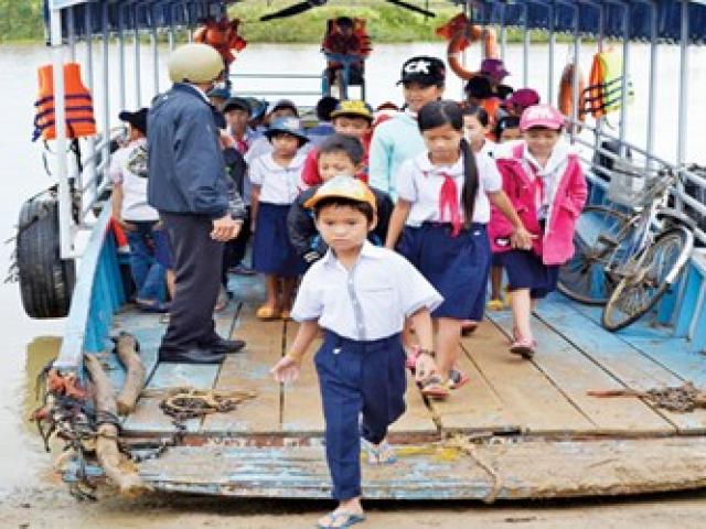Giáo dục - du học - Xuống thuyền vượt sông khai giảng